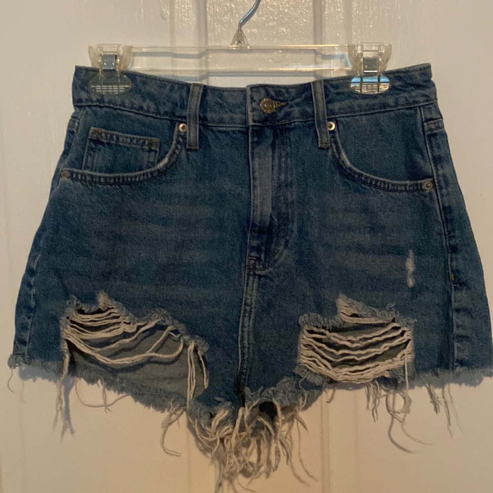 Forever 21 distressed jean shorts us 28